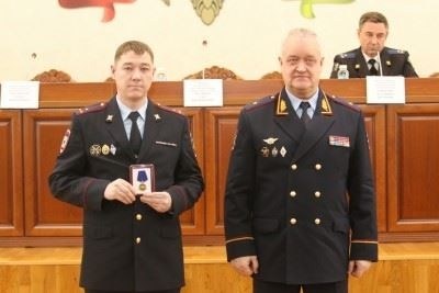 В МВД по Бурятии сотрудники награждены за высокие результаты в оперативно-служебной деятельности в 2018 году