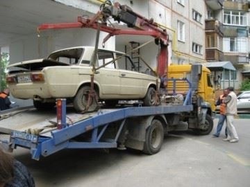 Эвакуация брошенных автомобилей: Как обеспечить вывоз автохлама из дворов Челябинска