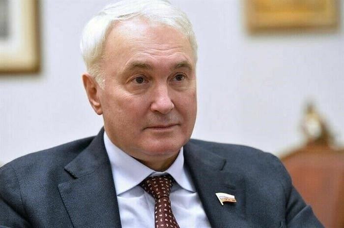 По словам главы комитета Госдумы по обороне, для этого не потребуется никаких заявлений или справок.