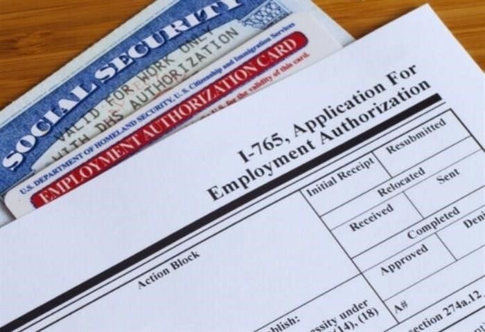Шаг 1: Подготовьте необходимые документы для продления разрешения на работу